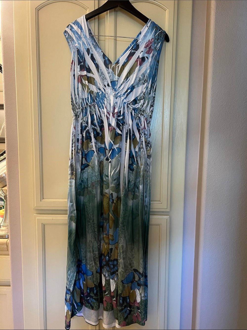 3x V-Neck Floral Gradient Maxi Dress in Blue and Green worn 1 time. Clean home